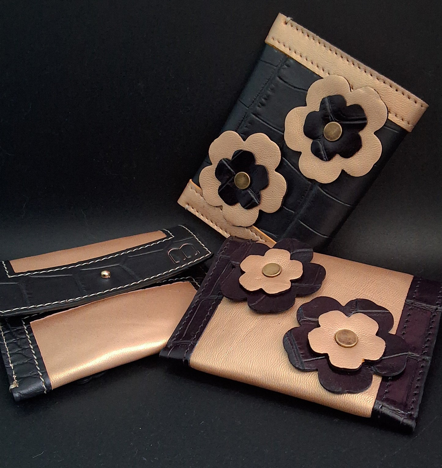 3 porte cartes de la collection pivoine en cuir noir et doré