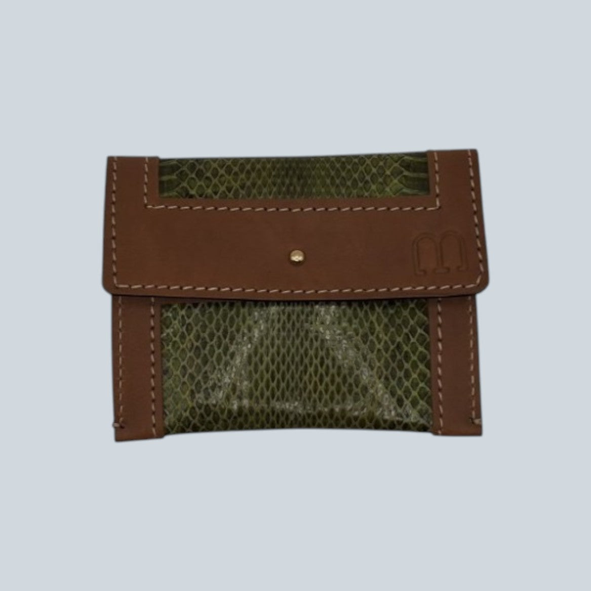 Portes cartes marron et serpent d'eau vert kaki, plié vue de l'avant.