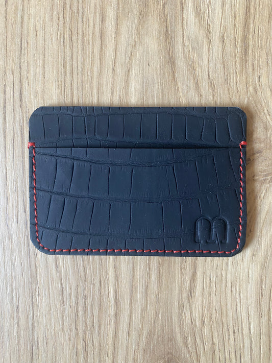 Porte carte en cuir de crocodile noir mat avec surpiqures rouge vif 