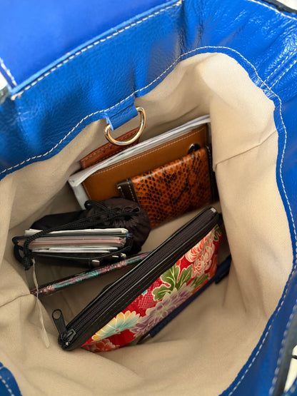photo de l'intérieur du sac seau garance pour montrer sa contenance. 