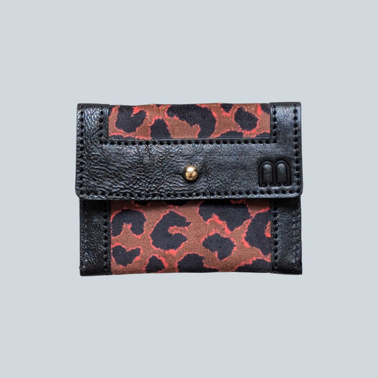 Porte cartes noir et motif léopard rouge vue de l'avant