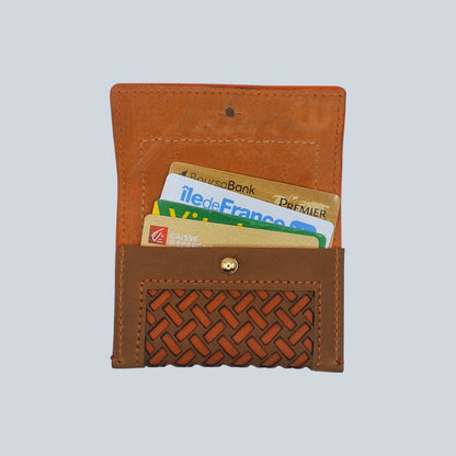 Portes cartes motif tressage marron et orange déplié avec 4 cartes format CB.